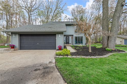 961 Cedar Oaks Trl, White Lake, MI, 48386-4116 | Card Image
