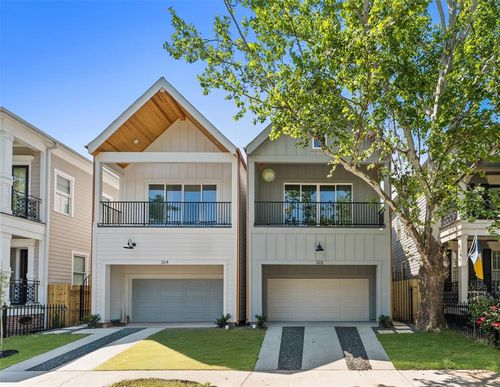 322 Aurora St, Houston, TX, 77008-2326 | Card Image