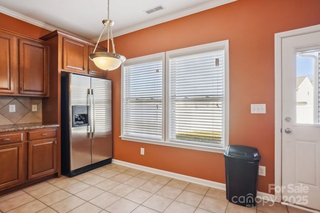 Eat in Kitchen | Image 10