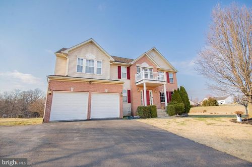 211 Stratus Dr, KEARNEYSVILLE, WV, 25430-2825 | Card Image