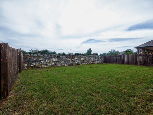 Lots of room to play in this yard - full irrigation system | Image 36