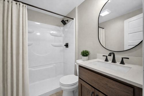 11 E 3rd St, El Paso, IL, 61738-1100 | Card Image