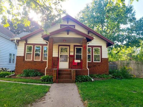 2109 S Magnolia St, Sioux City, IA, 51106-3129 | Card Image