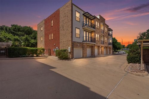 3100-1020 Texas St, Fort Worth, TX, 76102-4592 | Card Image