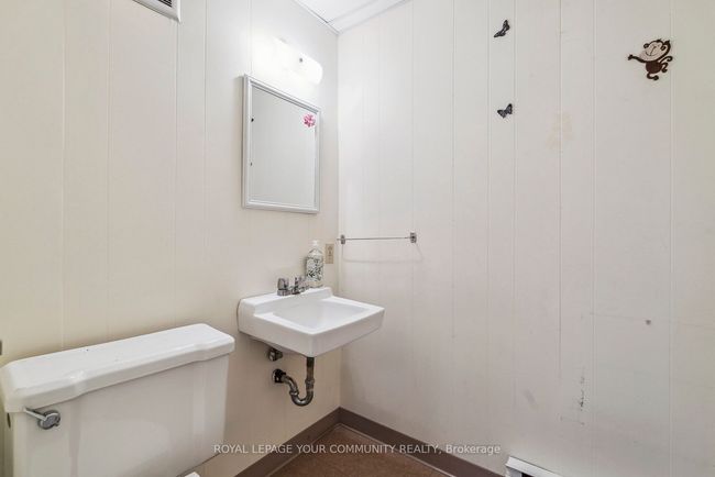364 Regent St, Home with 0 bedrooms, 2 bathrooms and null parking in Orillia ON | Image 32