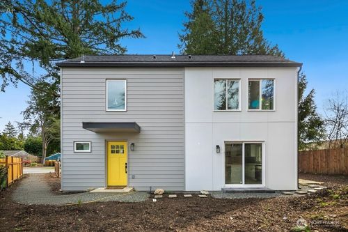 1404 N N 136th St, Seattle, WA, 98133-7626 | Card Image