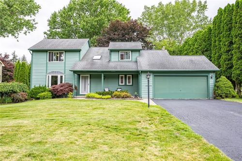 3 Random Knolls Dr, Penfield, NY, 14526-1958 | Card Image