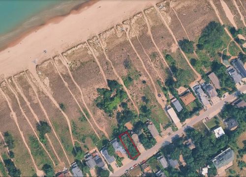1526 Lake Shore Dr, Michigan City, IN, 46360-2039 | Card Image
