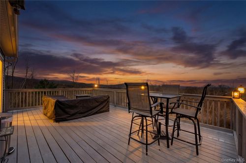 24 Sebastian Ct, East Fishkill, NY, 12533-6704 | Card Image