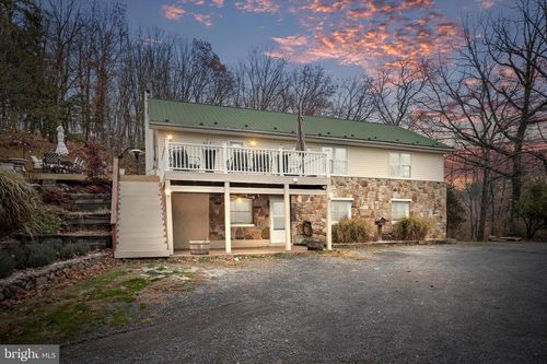571 Martinsburg Rd, BERKELEY SPRINGS, WV, 25411-3537 | Card Image