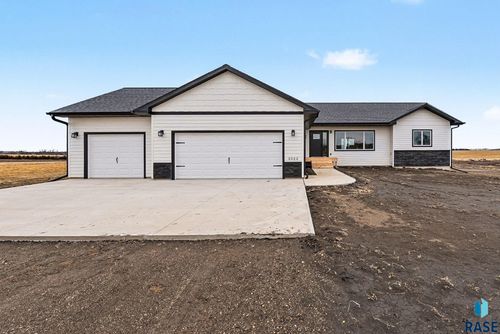 2022 Harvest Creek Ln, Madison, SD, 57042-3213 | Card Image