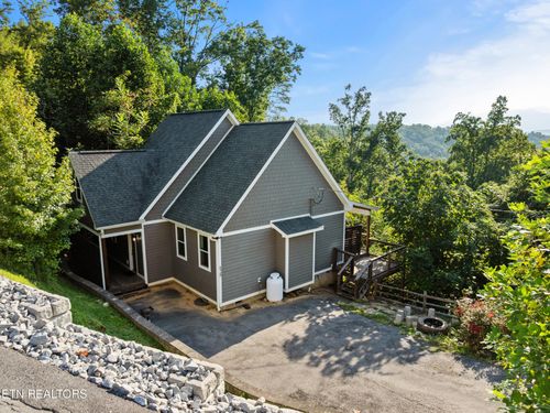 828 Beanstalk Rd, Gatlinburg, TN, 37738 | Card Image
