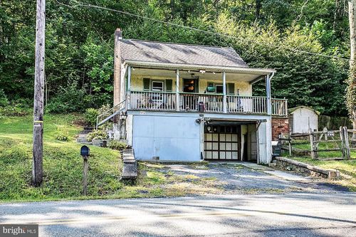 950 Unger Ln, BOYERTOWN, PA, 19512-8946 | Card Image