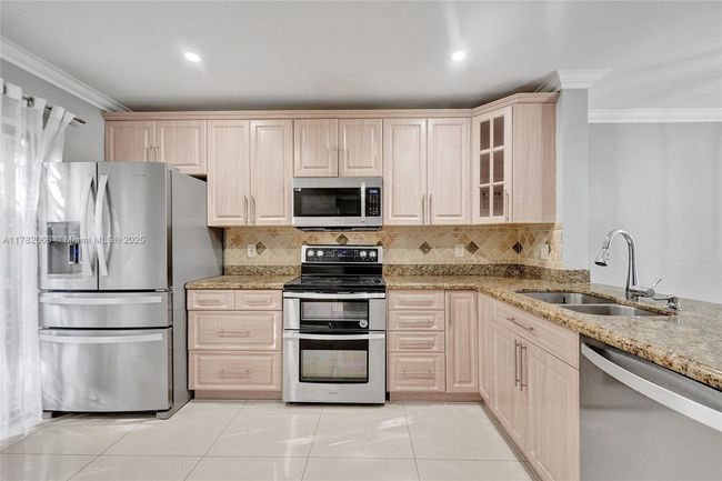 2407 - 3325 Carambola Cir S, Condo with 2 bedrooms, 3 bathrooms and null parking in Coconut Creek FL | Image 5