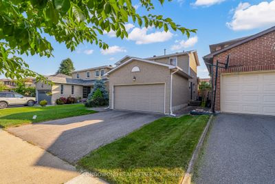 92 Houseman Cres, House other with 3 bedrooms, 4 bathrooms and 4 parking in Richmond Hill ON | Image 3