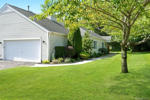156 Farm House Ct, Manorville, NY, 11949-2634 | Card Image