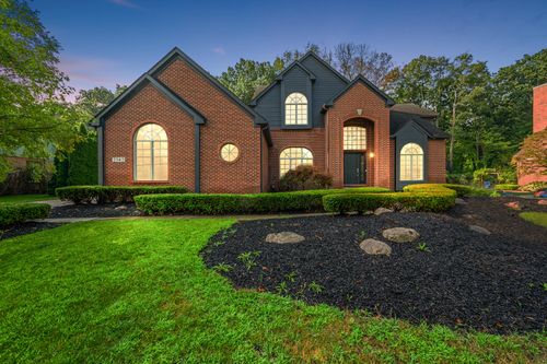 2342 Ivy Hill Dr, Commerce Twp, MI, 48382-5123 | Card Image