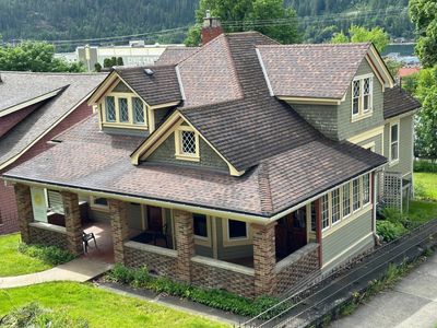 823 Baker St, House other with 5 bedrooms, 2 bathrooms and null parking in Nelson BC | Image 1