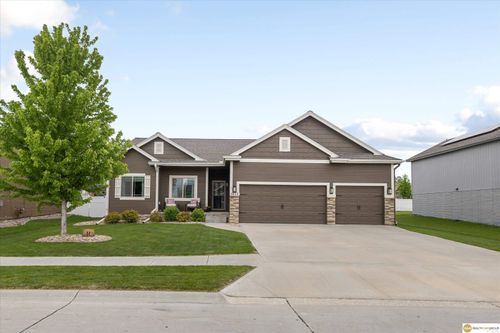 1925 Canyon St, Bellevue, NE, 68123-4922 | Card Image