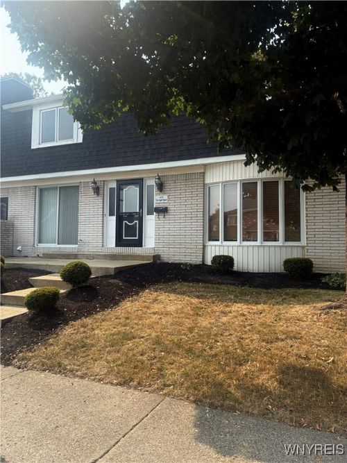 102 Harrogate Sq, Amherst, NY, 14221-4049 | Card Image