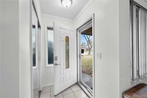 8718 Binney Dr, Warren, MI, 48093-1680 | Card Image