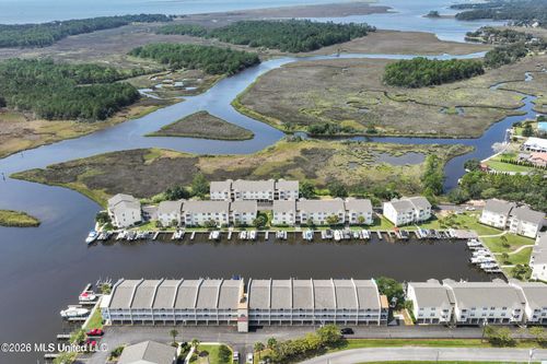 h05-2421 Beachview Dr, Ocean Springs, MS, 39564-9551 | Card Image