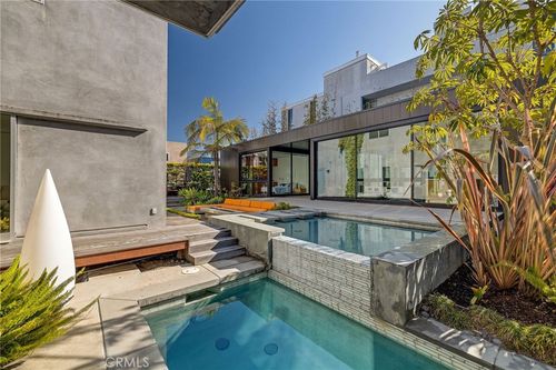 27 Driftwood St, Marina del Rey, CA, 90292-5709 | Card Image