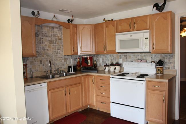 1384 Highway 1066, Home with 4 bedrooms, 3 bathrooms and null parking in Bloomfield KY | Image 77
