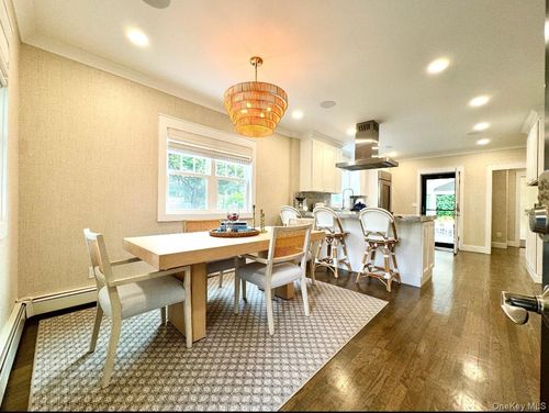 42 Franklin Ave, Glen Cove, NY, 11542-2643 | Card Image