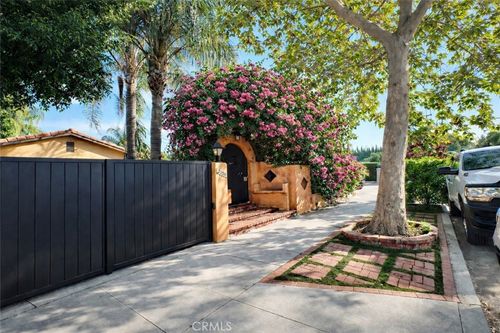 7326 Vanalden Ave, Reseda, CA, 91335-2562 | Card Image