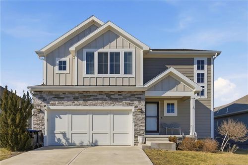 8913 8th St, Blue Springs, MO, 64064-7835 | Card Image