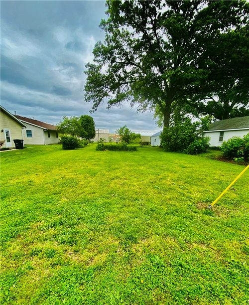 103 W Kagay Ave, Effingham, IL, 62401-2754 | Card Image