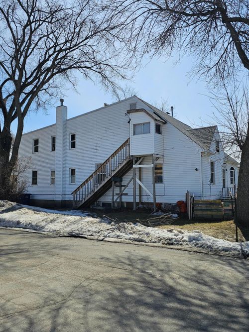 630 10th St N, Moorhead, MN, 56560-2048 | Card Image