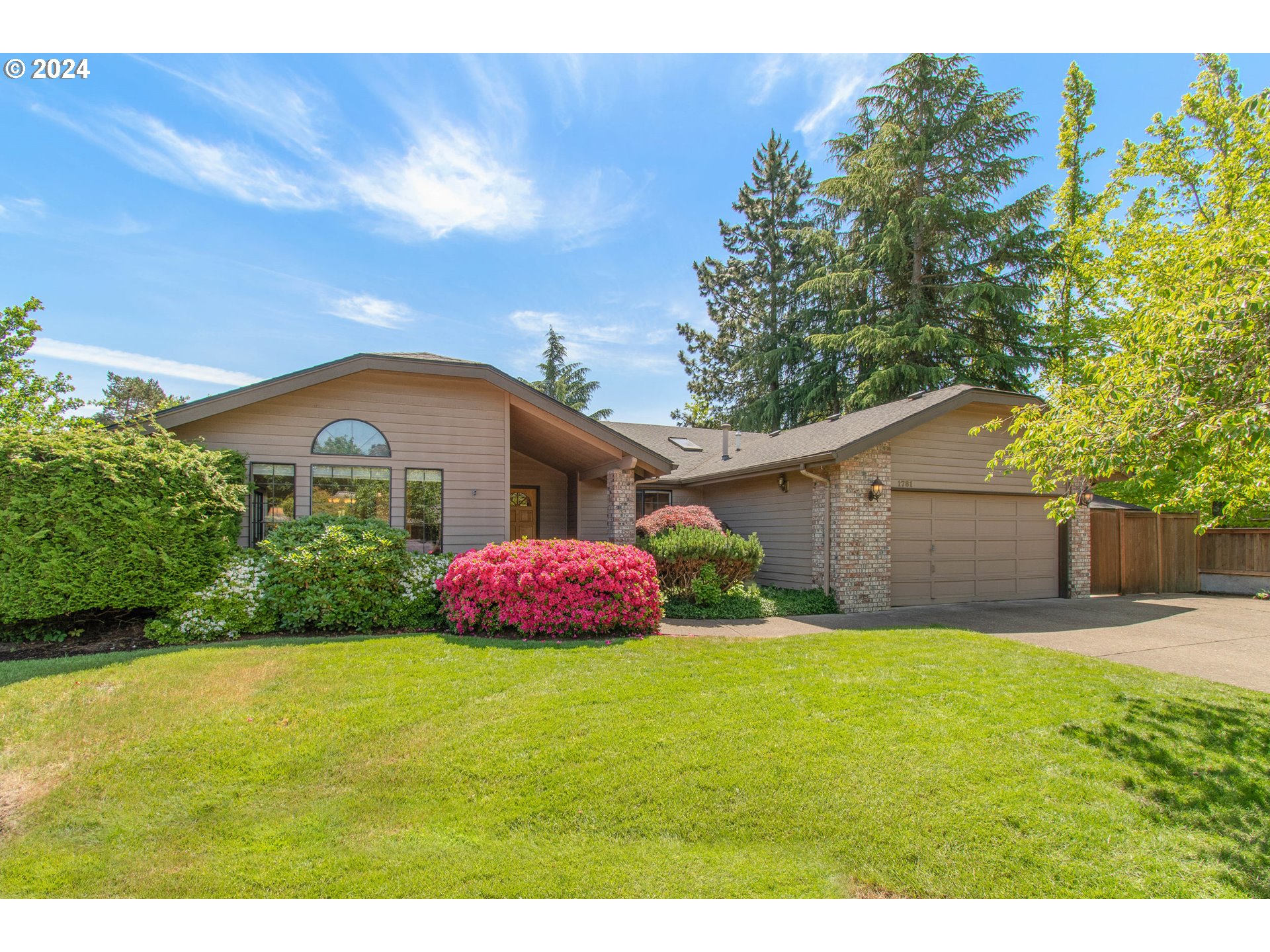 1781 Crescent Ave, For Sale in Eugene Zoocasa