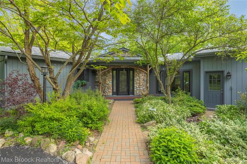 1982 E Coon Lake Rd, Howell, MI, 48843-9416 | Card Image