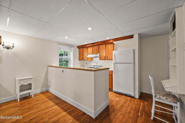 9 High St, Home with 6 bedrooms, 3 bathrooms and 4 parking in Lenox MA | Image 10