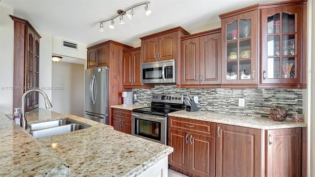 APT-907 - 322 Buchanan St, Condo with 2 bedrooms, 2 bathrooms and null parking in Hollywood FL | Image 10