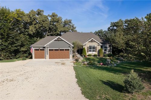 17361 Blue Moon Ln, Tonganoxie, KS, 66086-3303 | Card Image