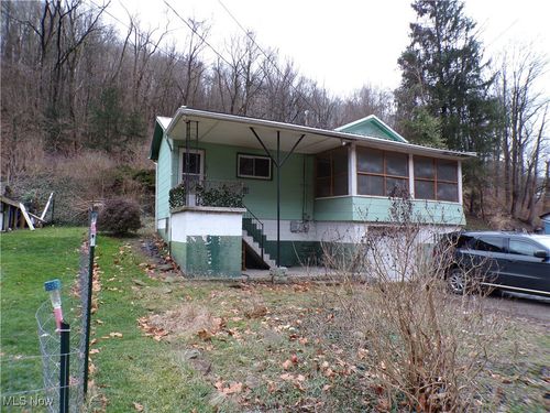 1746 Blosser Ln, Follansbee, WV, 26037-1182 | Card Image