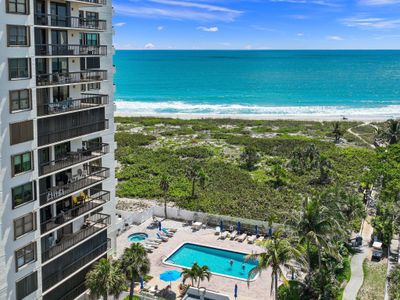 605 - 3100 N Highway A1a, Condo with 2 bedrooms, 2 bathrooms and null parking in Hutchinson Island FL | Image 2