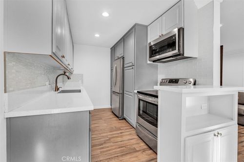 208-4140 Warner Blvd, Burbank, CA, 91505 | Card Image