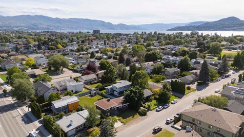 867 Grenfell Ave, Kelowna, BC, V1Y5J3 | Card Image