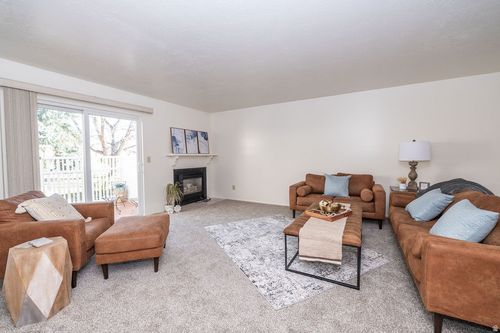 621 Coachman Way, Riverdale, UT, 84405-2621 | Card Image