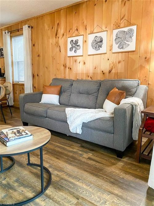 103 Mid Holiday Ln, Beech Mountain, NC, 28604-6970 | Card Image