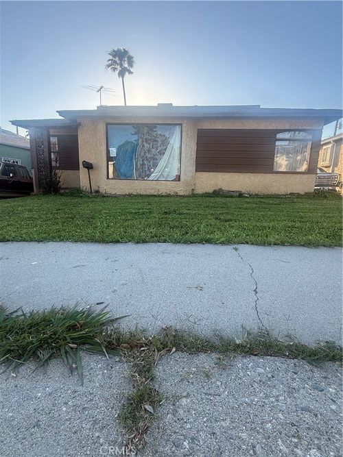 8315 West Blvd, Inglewood, CA, 90305-1619 | Card Image