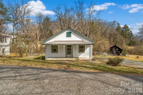 102 Rhododendron Dr, Brevard, NC, 28712-3032 | Card Image