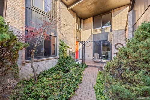 4261 Wabeek Lake Dr S, Bloomfield Hills, MI, 48302-1664 | Card Image