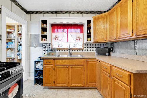 8459 Timken Ave, Warren, MI, 48089-1724 | Card Image