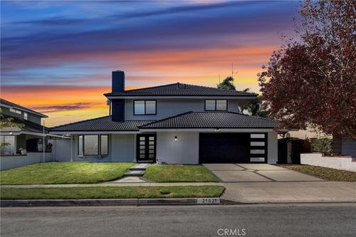 21621 Kaneohe Ln, Huntington Beach, CA, 92646-7861 | Card Image