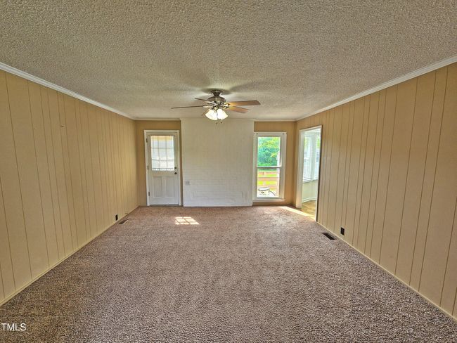 living room b | Image 8